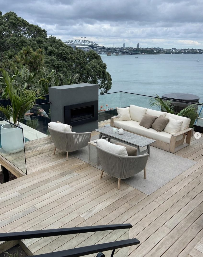 Premium harbour-view deck by KRH Build Ltd, Auckland